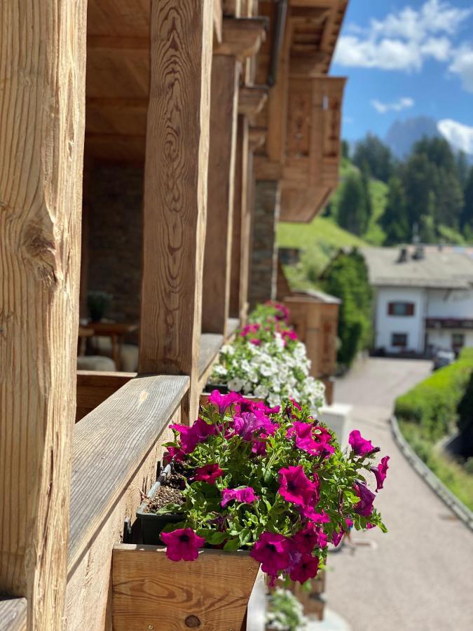 Dorfhotel Beludei Santa Cristina Val Gardena Exterior photo