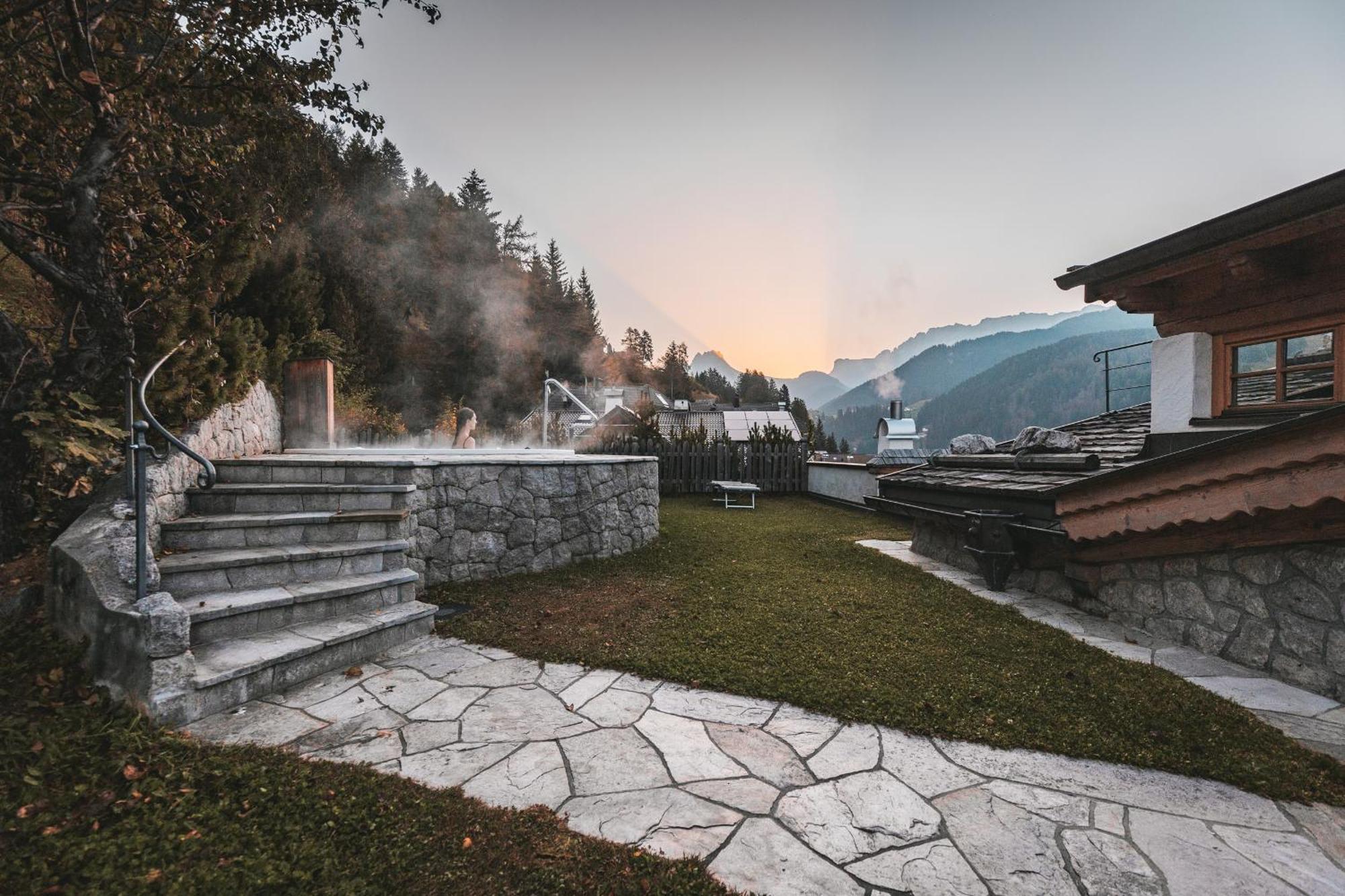 Dorfhotel Beludei Santa Cristina Val Gardena Exterior photo