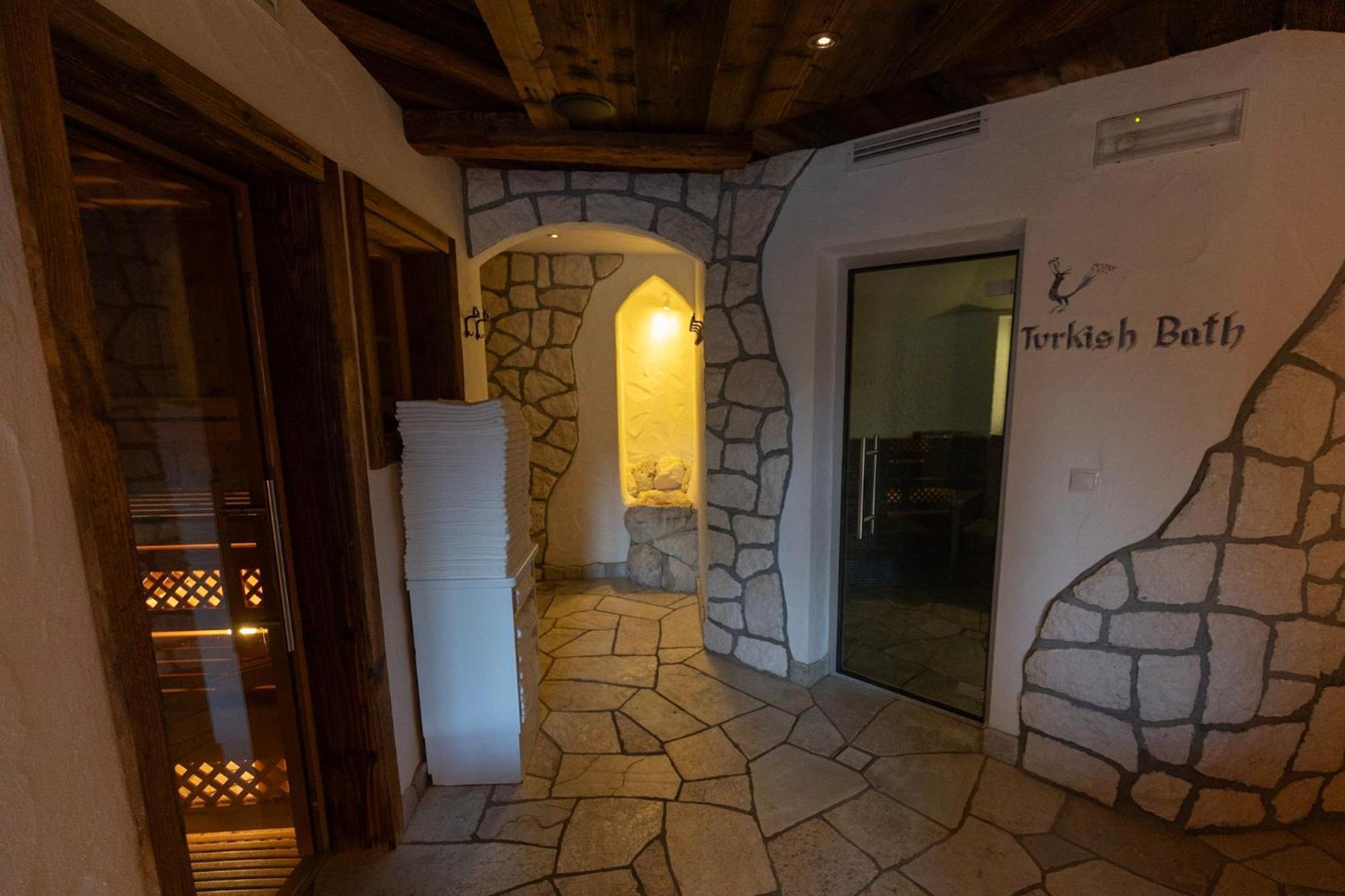 Dorfhotel Beludei Santa Cristina Val Gardena Exterior photo