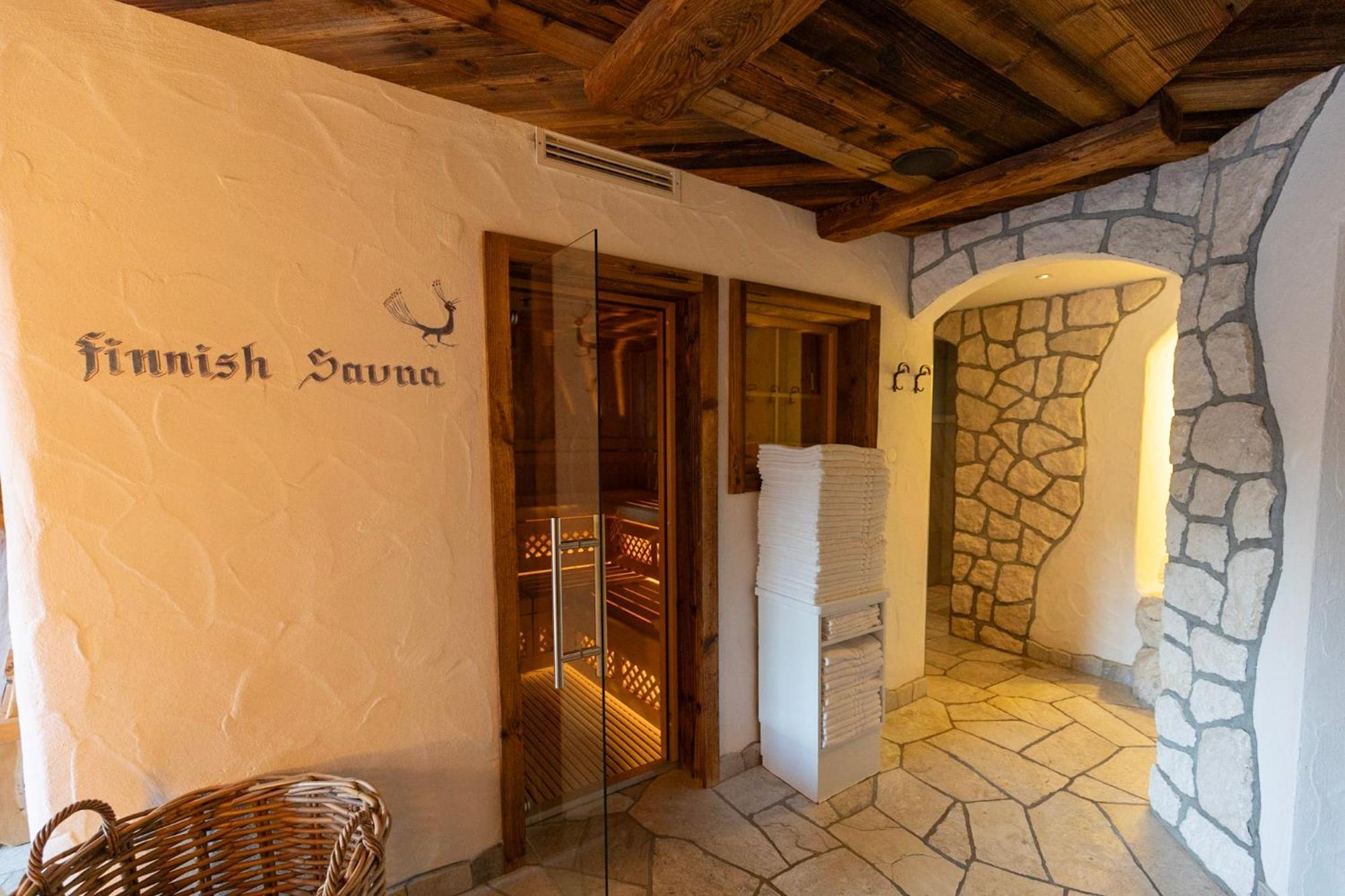 Dorfhotel Beludei Santa Cristina Val Gardena Exterior photo