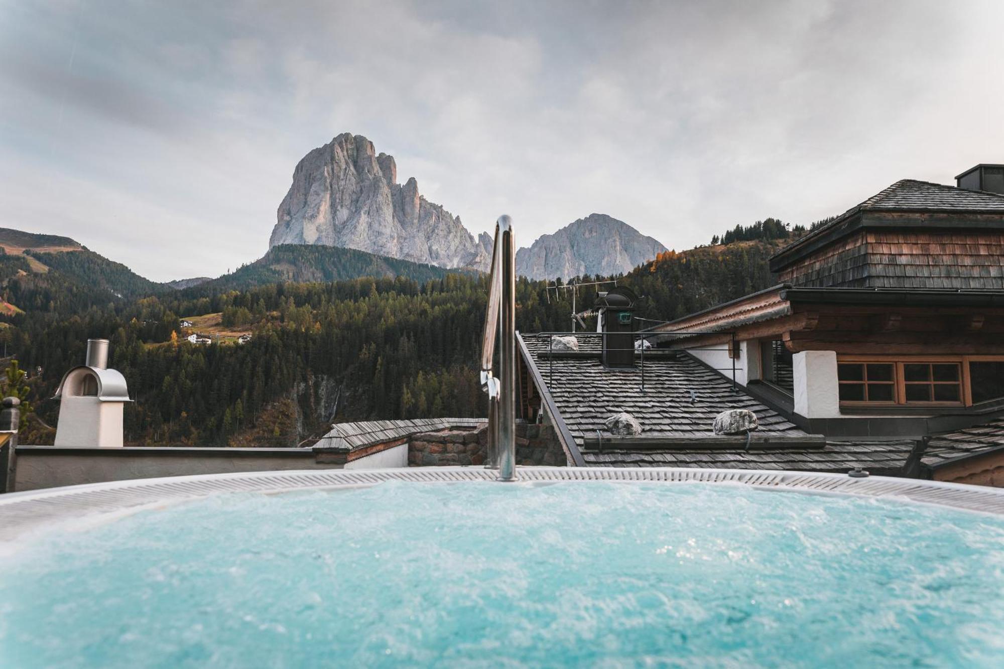 Dorfhotel Beludei Santa Cristina Val Gardena Exterior photo